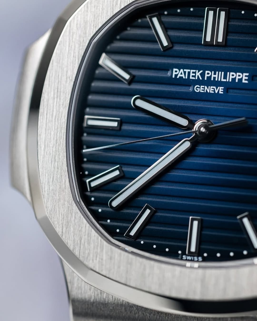 Patek Philippe Nautilus Watch Blue Dial Silver Color Strap Quartz Movement Dated Watch PK-5711R-001-BLUE
