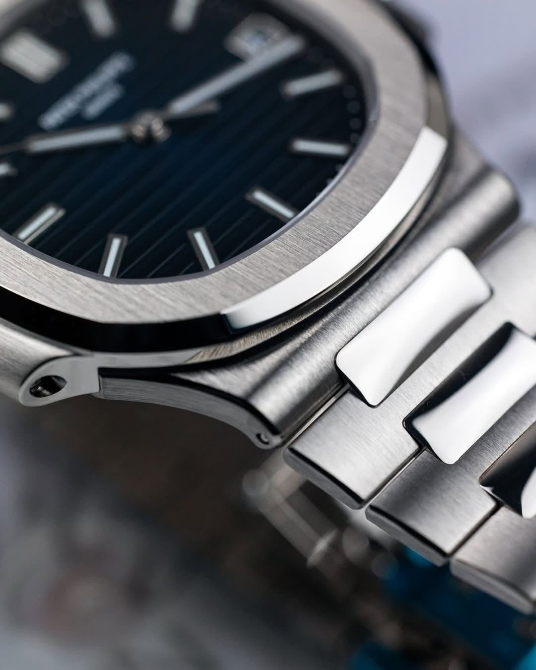 Patek Philippe Nautilus Watch Blue Dial Silver Color Strap Quartz Movement Dated Watch PK-5711R-001-BLUE