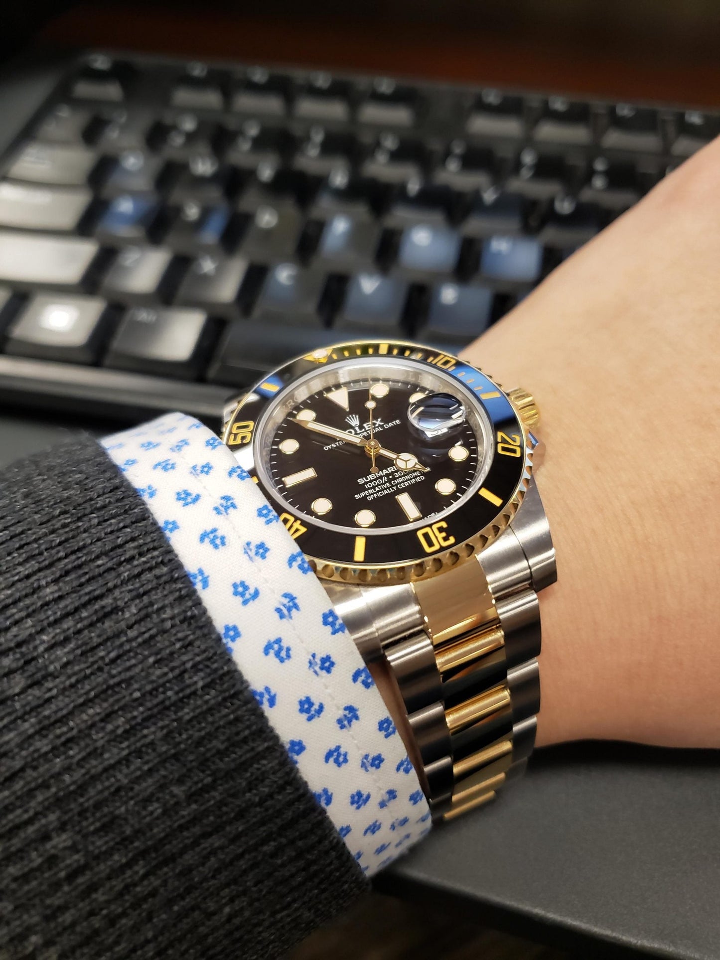 Trendy Submariner Dual Tone Quartz Watch With Silver Gold Dial & Stainless Steel Strap For Men